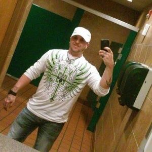 Meet your Posher, Dustin